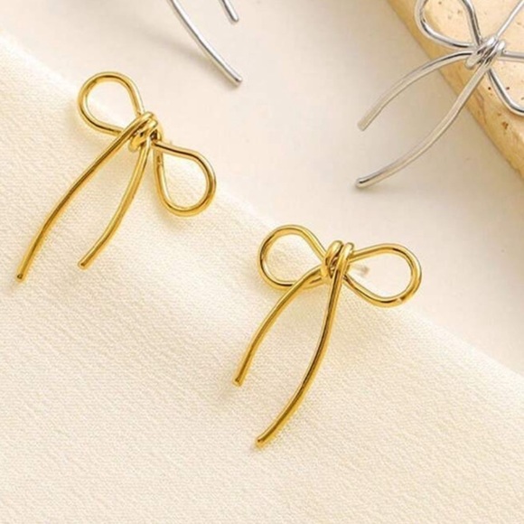 Gold bow wire style earrings - Picture 4 of 5